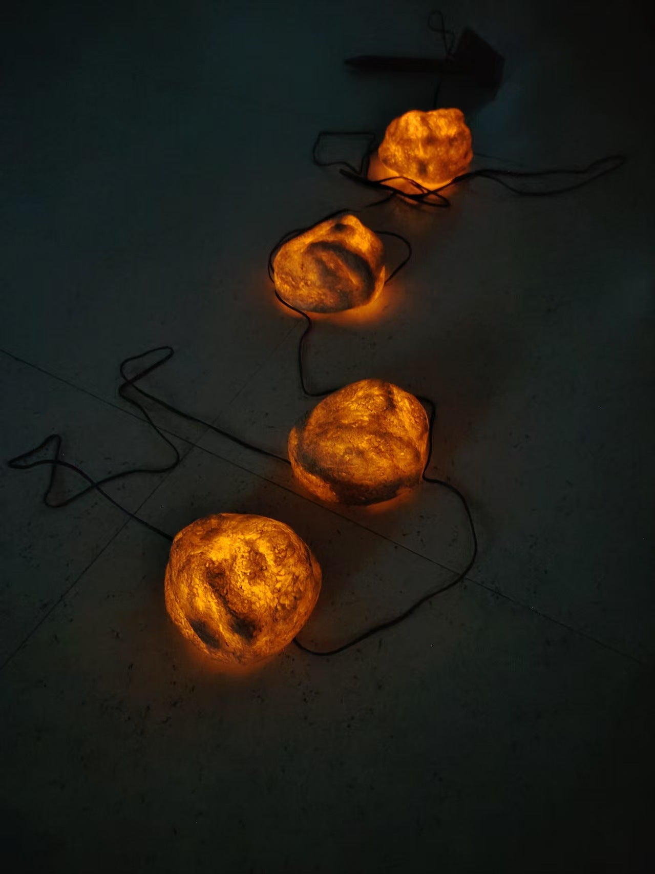 Solar-Powered Simulated Cow Manure Stone Lamp for Outdoor Garden, Lawn, Park, and Square Decoration
