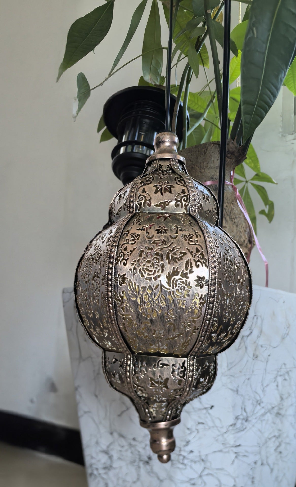 Baroque cross-border European and American style garden lamp, solar-powered iron art baroque hollow-out projection lamp for artistic ambiance in homestays