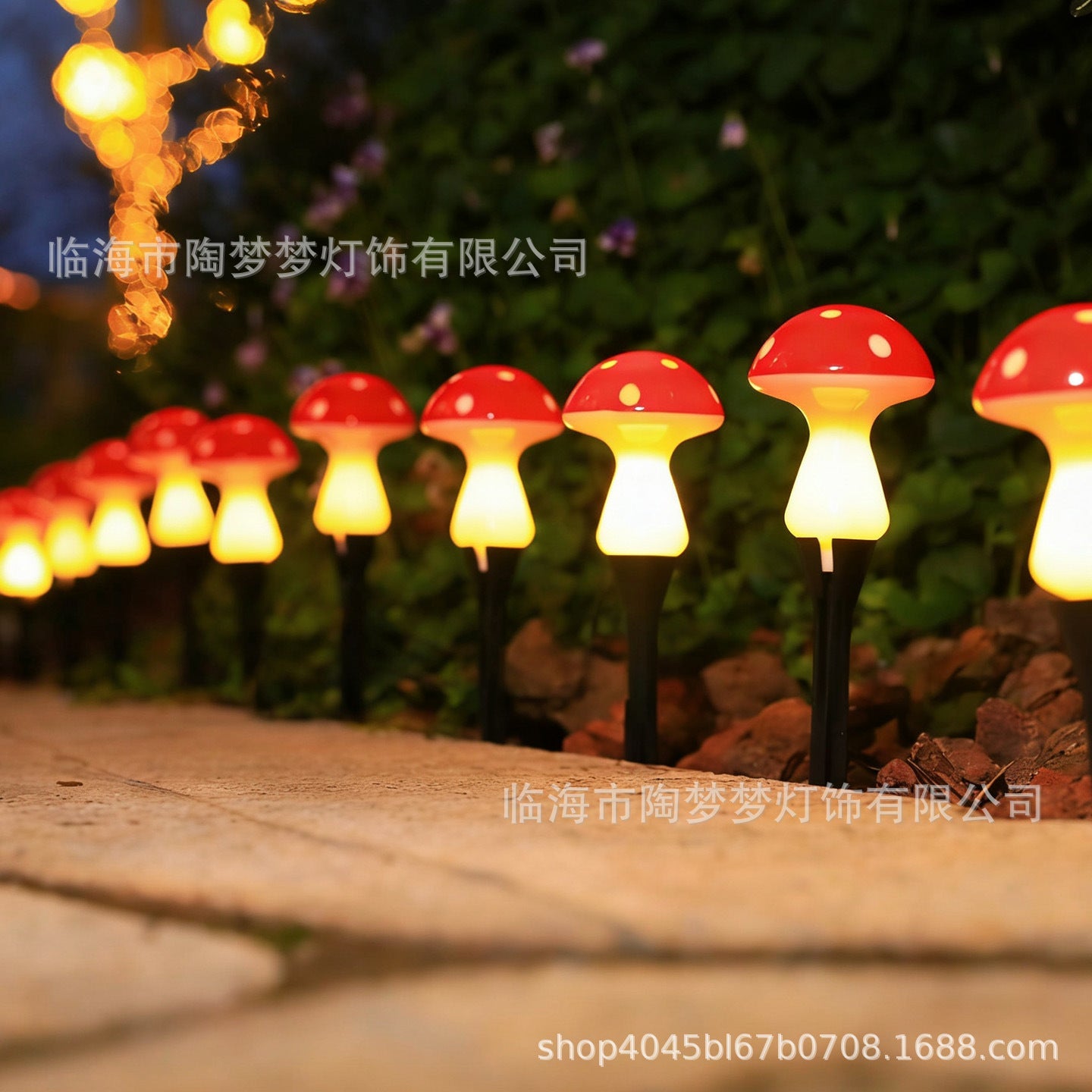 Solar-powered glowing mushroom lamp for outdoor use in courtyards, gardens, parks, scenic areas, and lawns