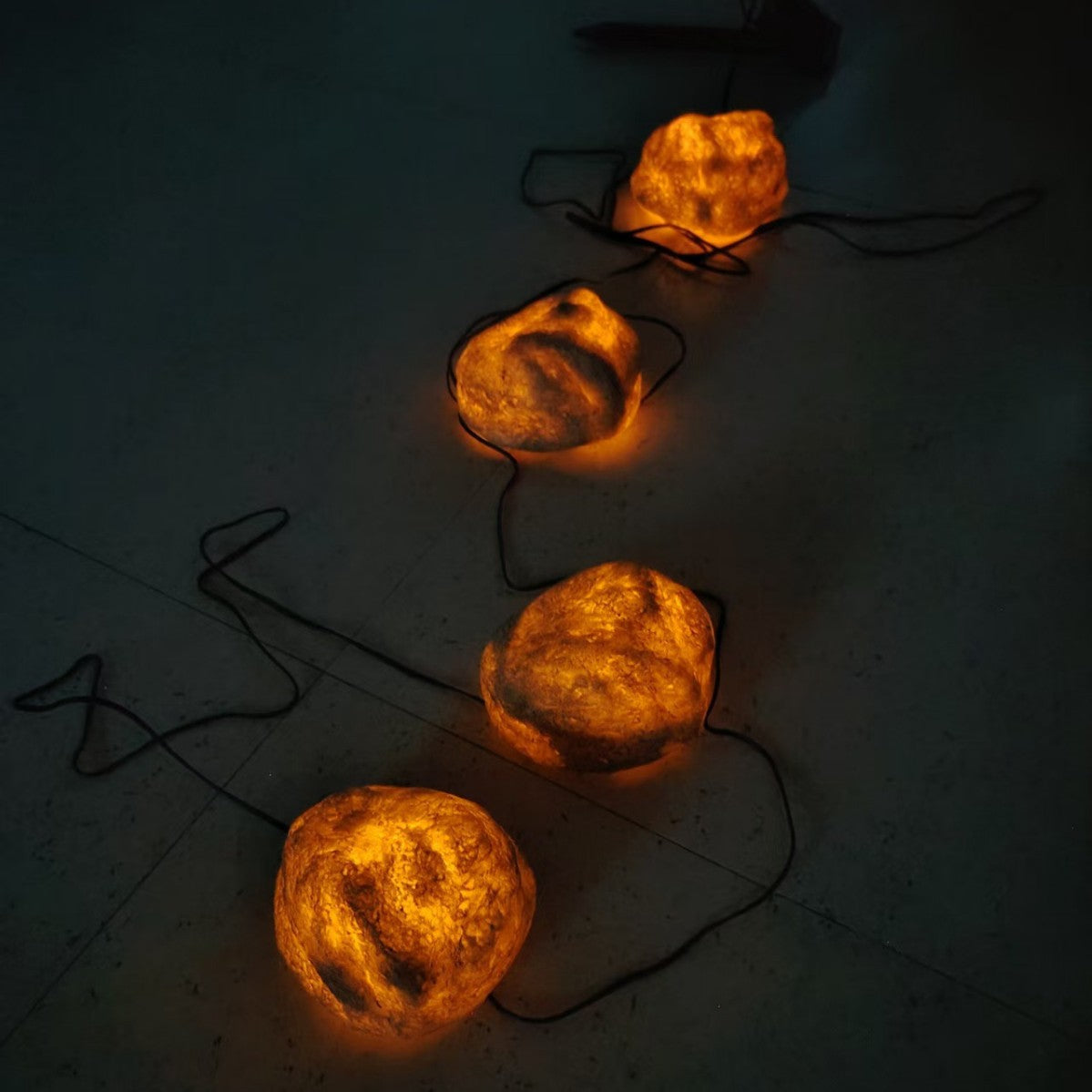 Solar-Powered Simulated Cow Manure Stone Lamp for Outdoor Garden, Lawn, Park, and Square Decoration