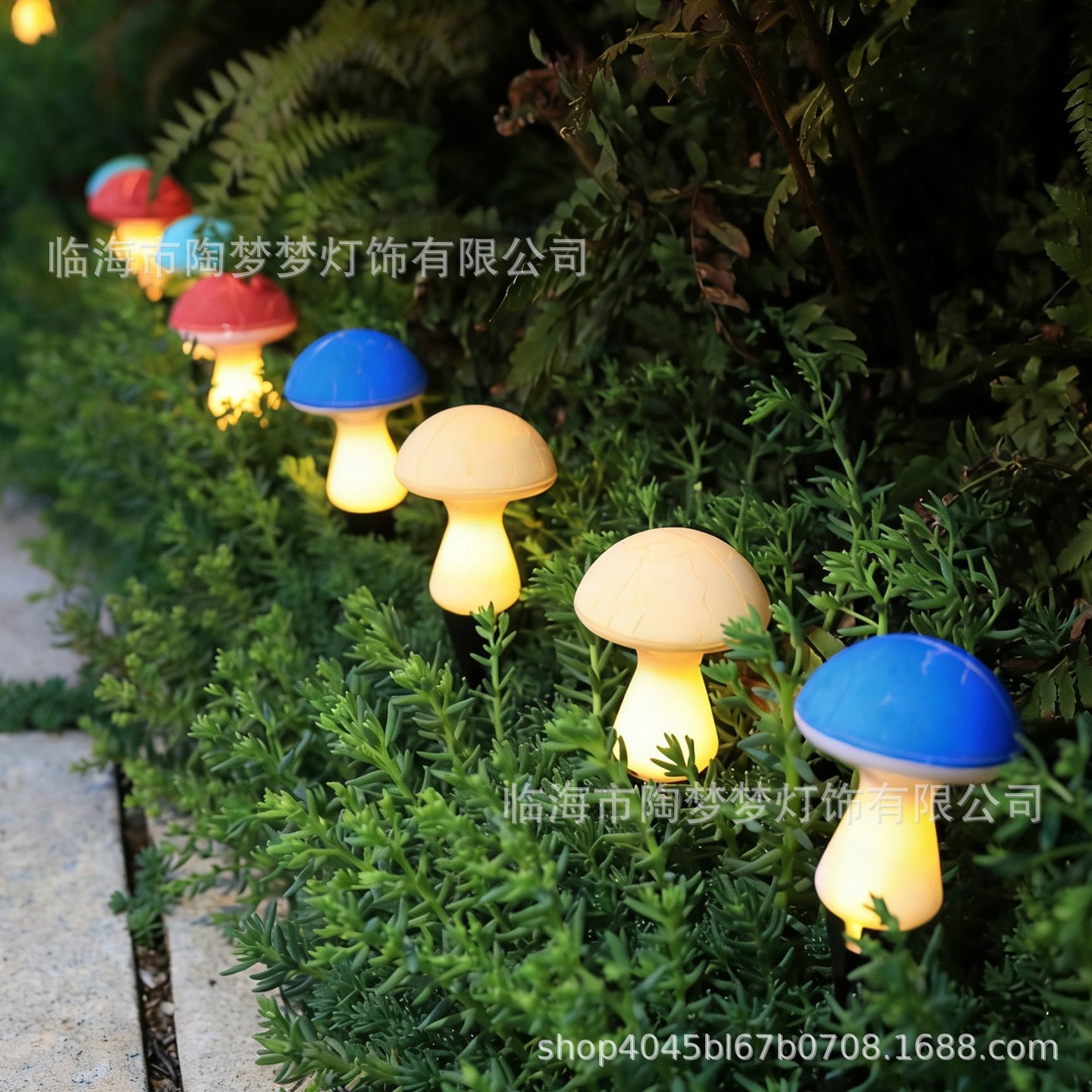 Solar-powered glowing mushroom lamp for outdoor use in courtyards, gardens, parks, scenic areas, and lawns