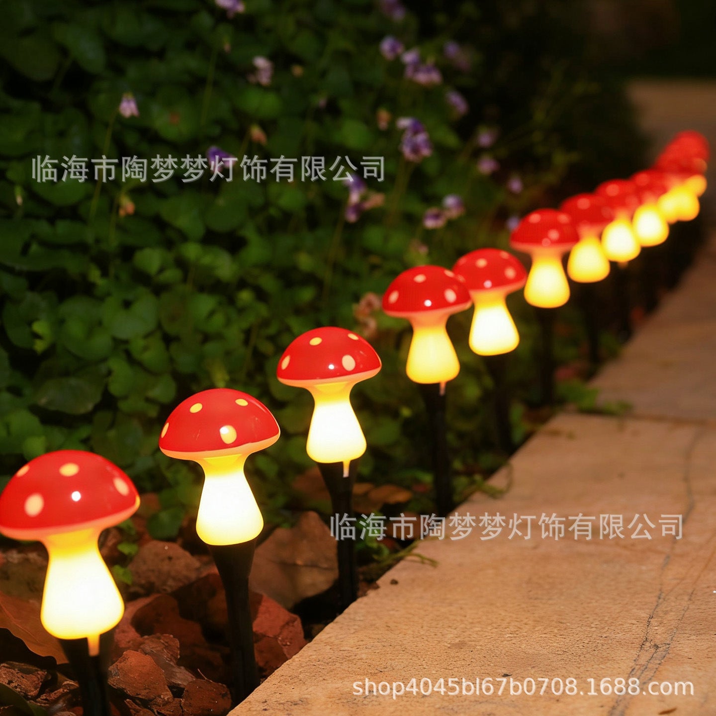 Solar-powered glowing mushroom lamp for outdoor use in courtyards, gardens, parks, scenic areas, and lawns