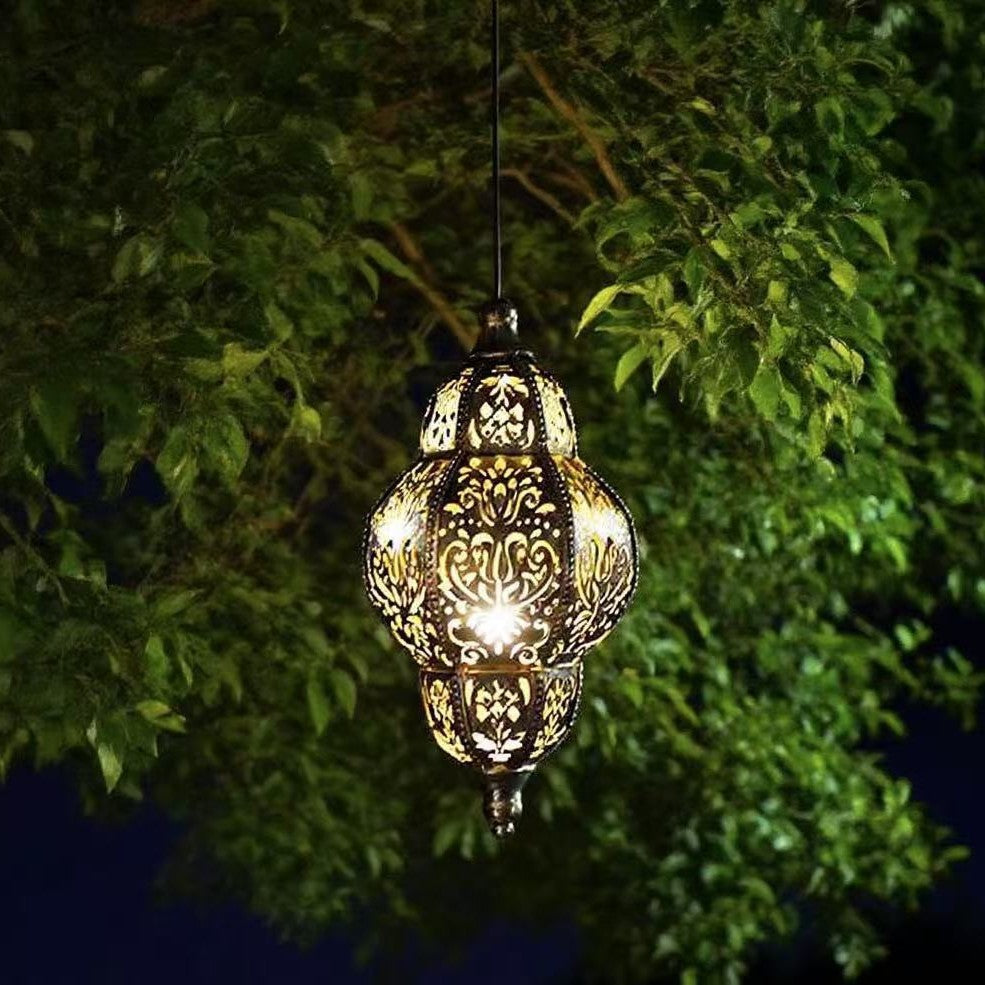 Baroque cross-border European and American style garden lamp, solar-powered iron art baroque hollow-out projection lamp for artistic ambiance in homestays